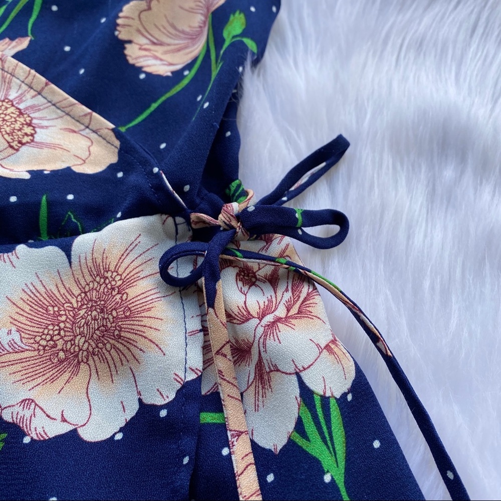 Forever21 blue floral romper size small - Picture 2 of 10